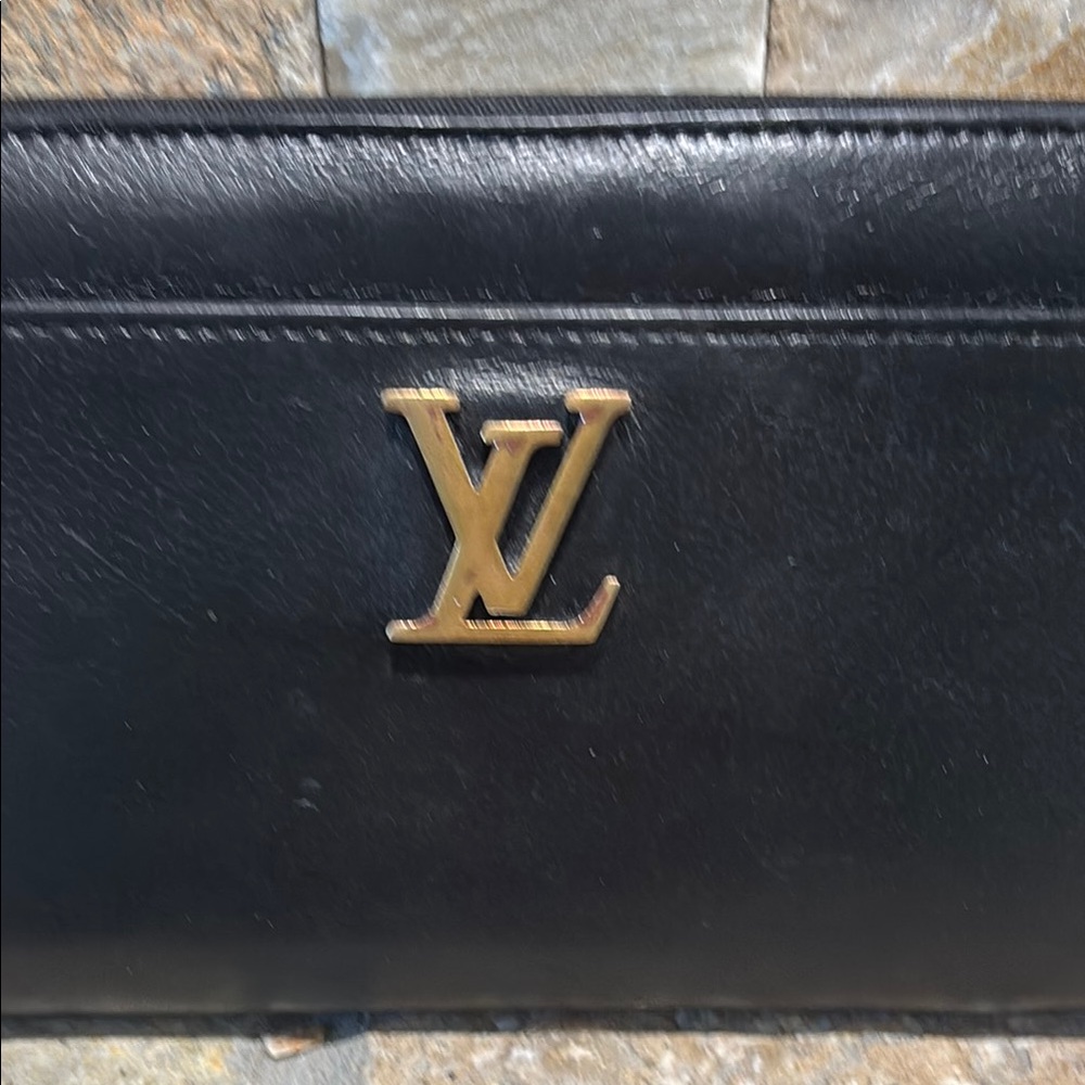 Authentic Louis Vuitton Black leather Lock Me full zip wallet - Picture 3 of 13